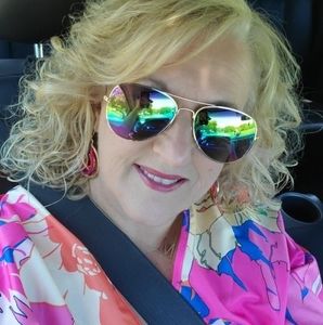 Meet your Posher, Monica